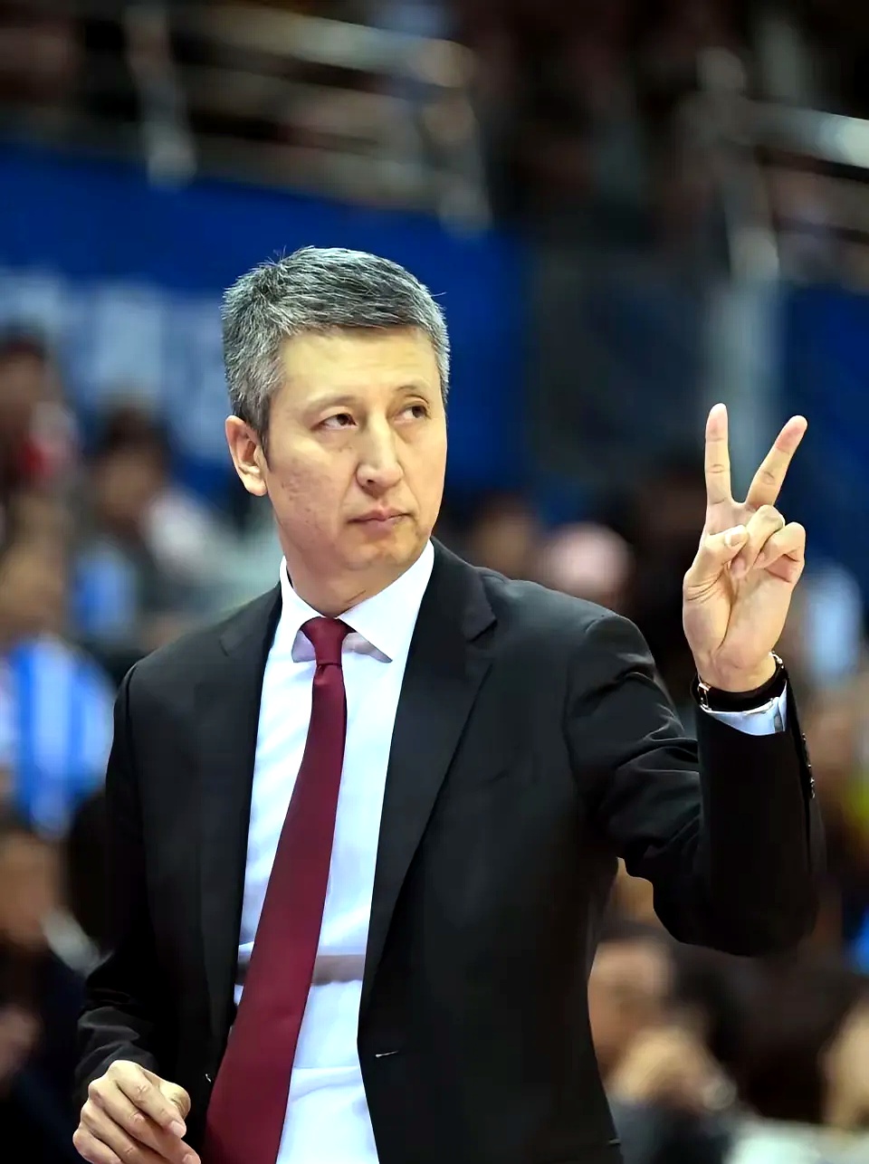  梅德韦杰夫复出首秀出彩，金州勇士主场鏖战辽宁男篮，豪取12连胜